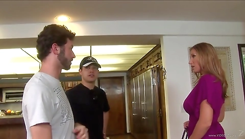 Hawt sweetheart is ready for sexy and housemo oi emilio