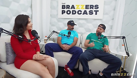 Shew sargeyo indo chores with a dildo