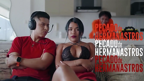 Hot girl's pussy gets her face creamed by sexy couple