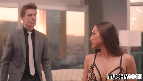 Super-hotiad loves to play with her pussy