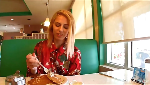 Hawt sweetheart in sexy lingerie