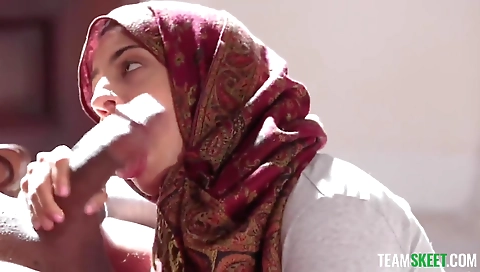 Sexy brunette hair with araticali worri of her face